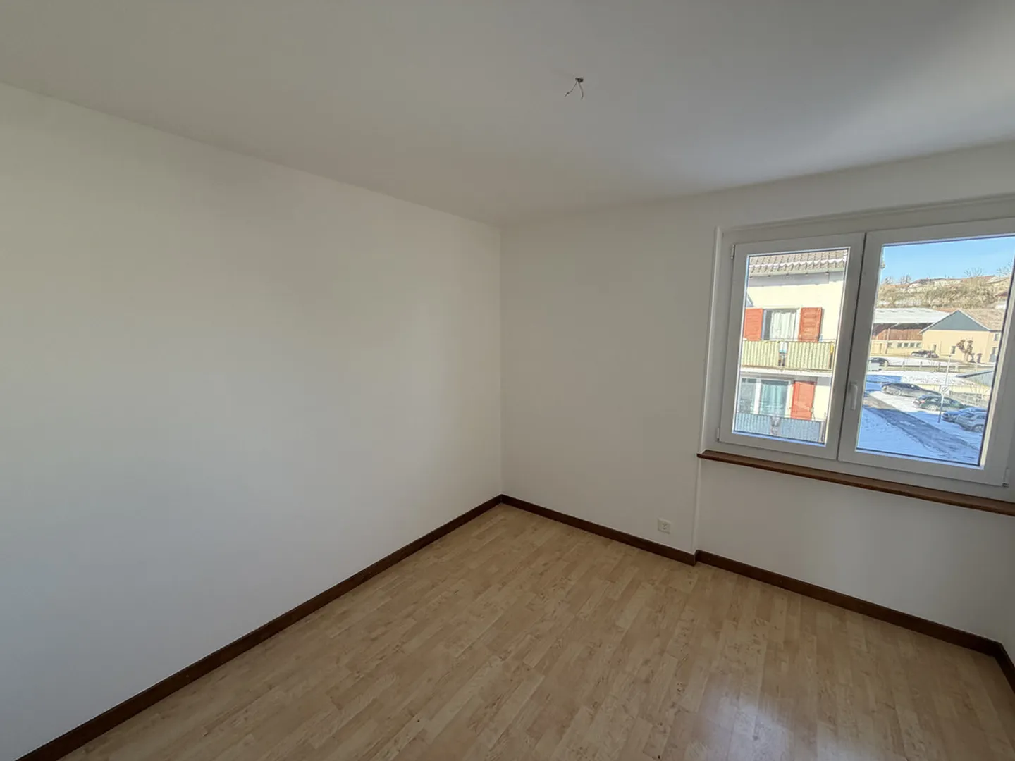 Lumineux et rénové avec un grand balcon - Photo 7 sur 11