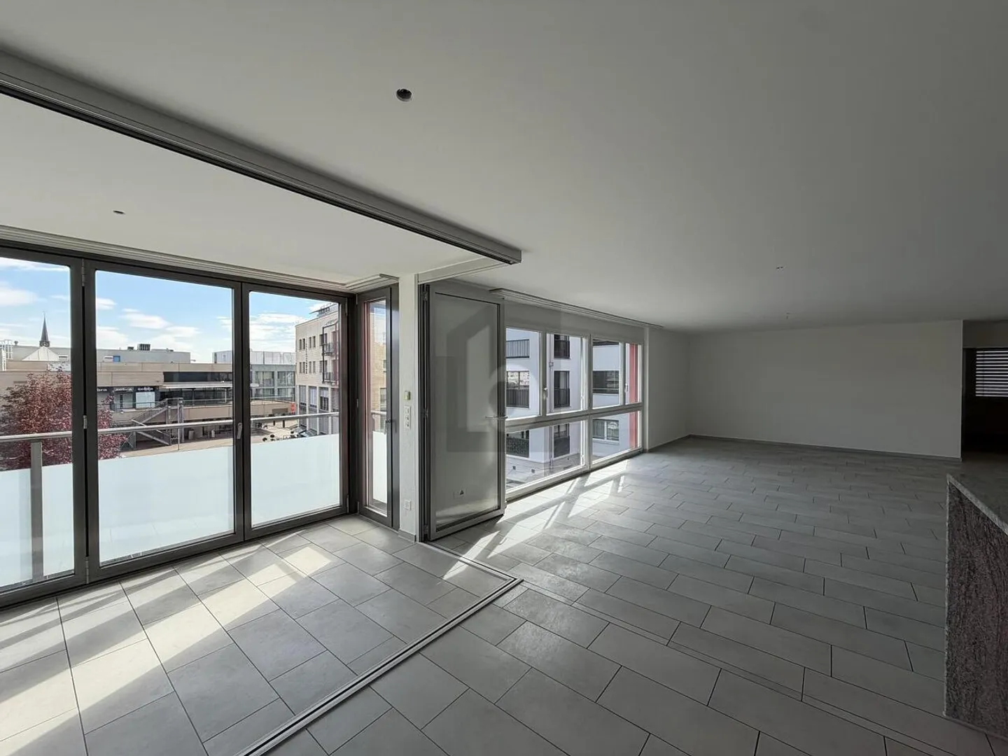 Bright 4.5-Room Apartment - Photo 1 of 6