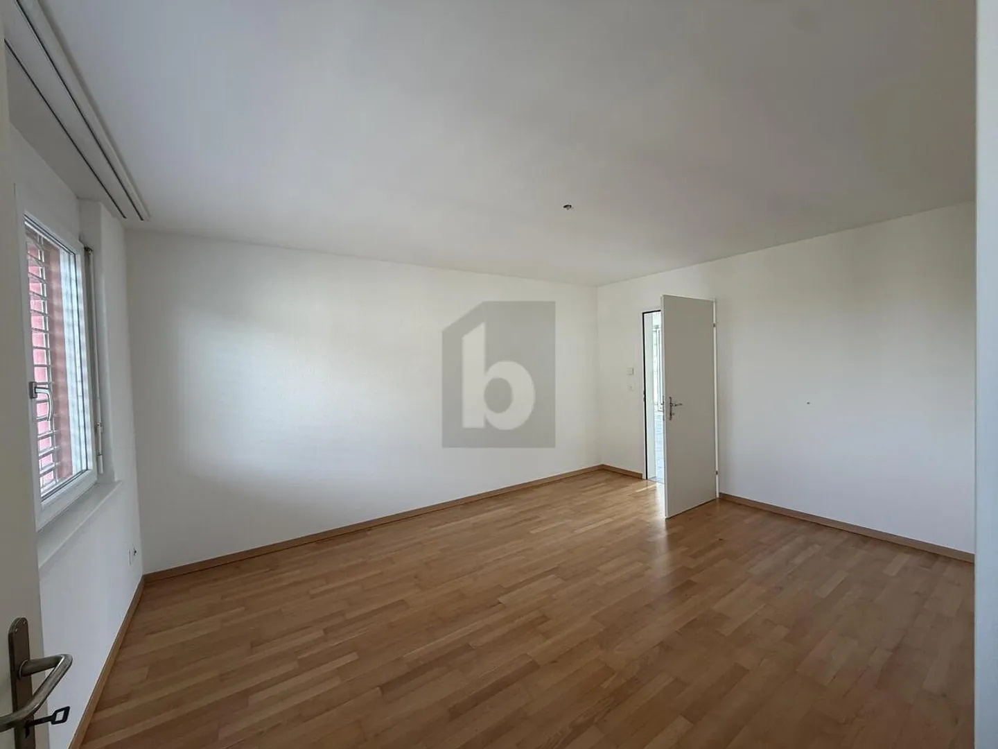 Bright 4.5-Room Apartment - Photo 3 of 6