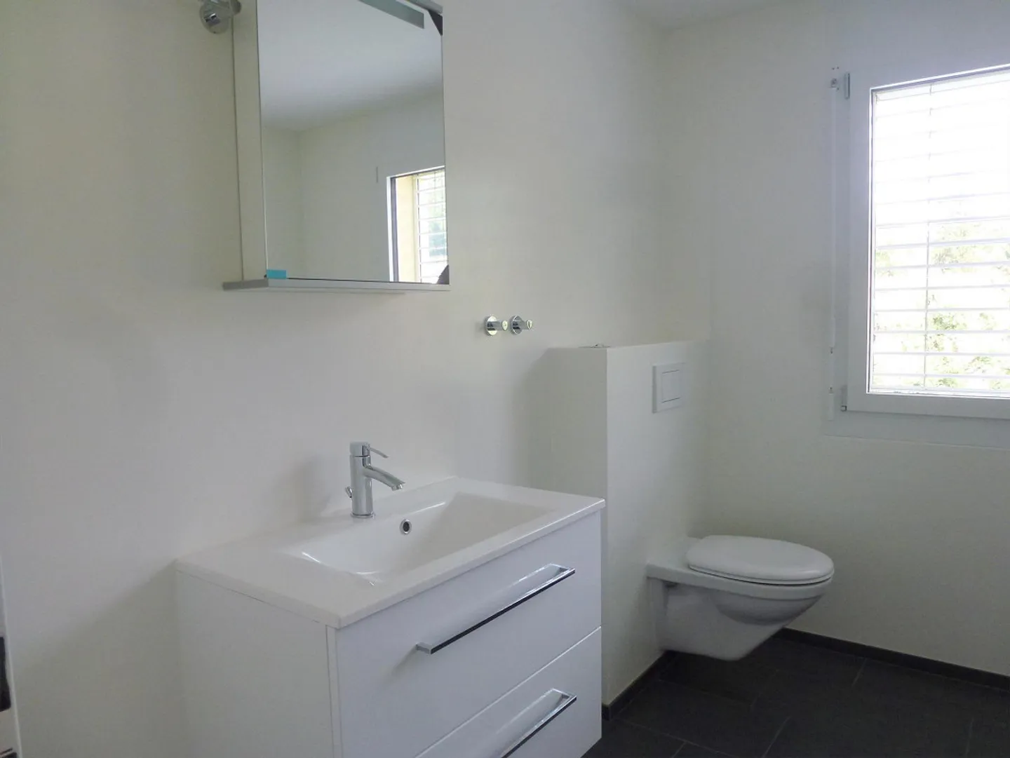 Modern 3.5-room apartment with large covered balcony - Photo 2 of 7