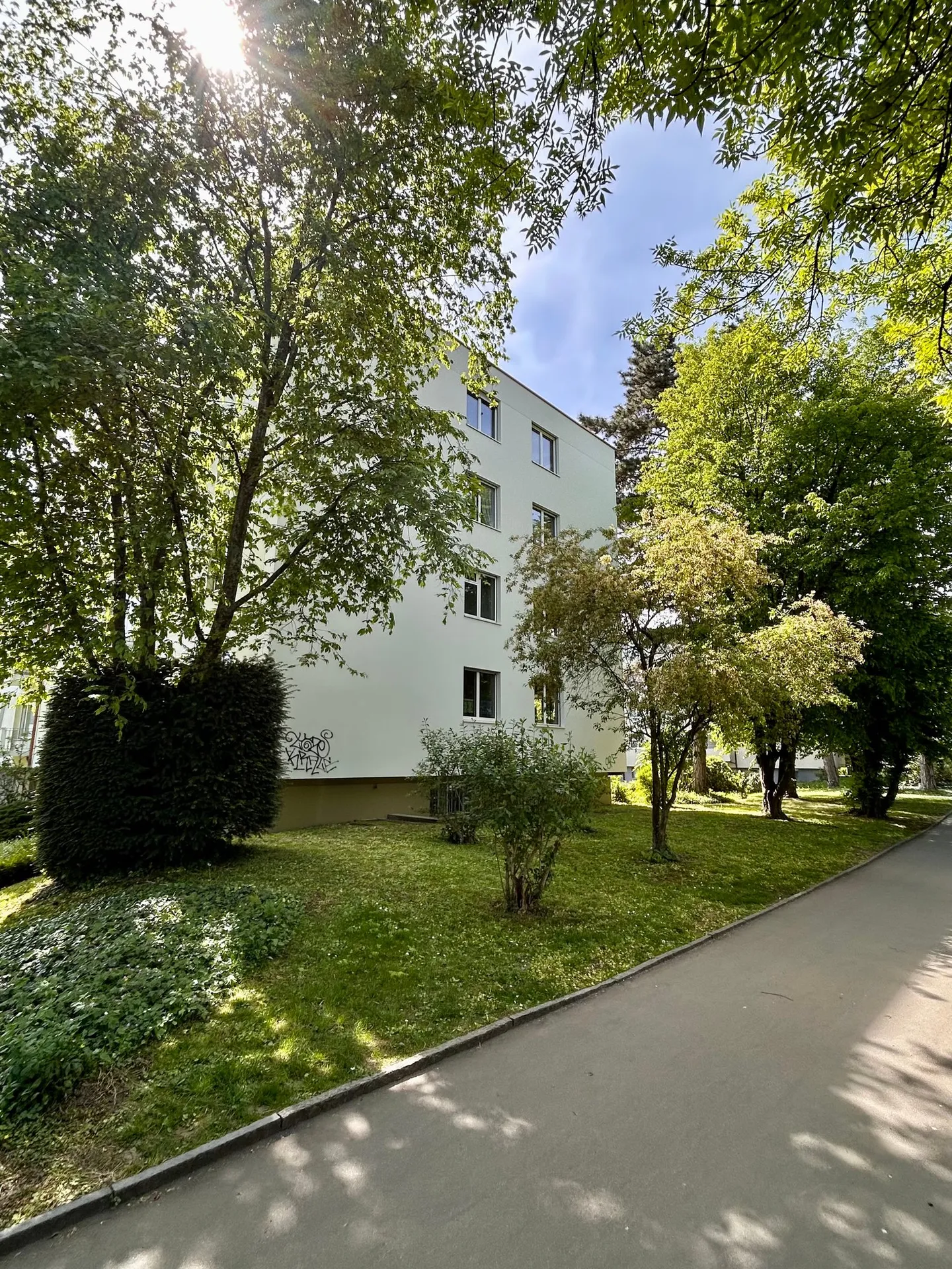 Appartement spacieux de 5 pièces avec balcon, belle vue et chambre supplémentaire au rez-de-chaussée (sous droits de construction) - Photo 2 sur 18