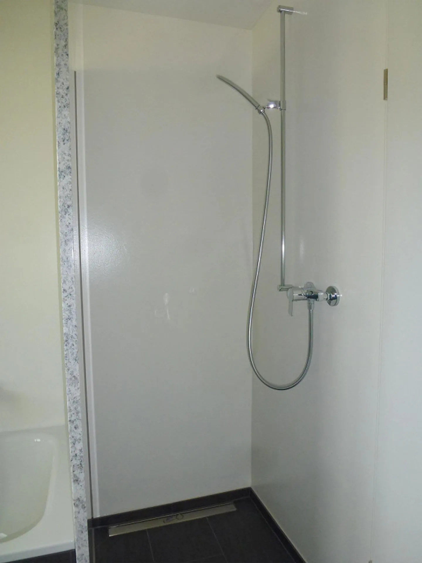 Modern 3.5-room apartment with large covered balcony - Photo 3 of 7