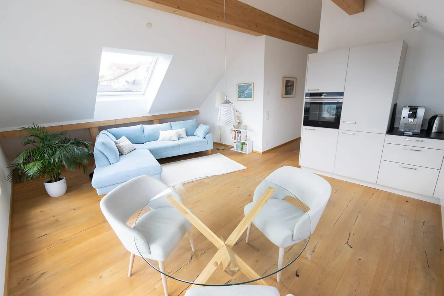Charmante Dachwohnung in Jenins - Foto 3 von 19