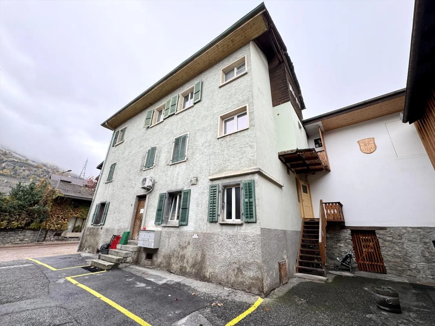 Mixed-Use Building in Bramois - Photo 4 of 5