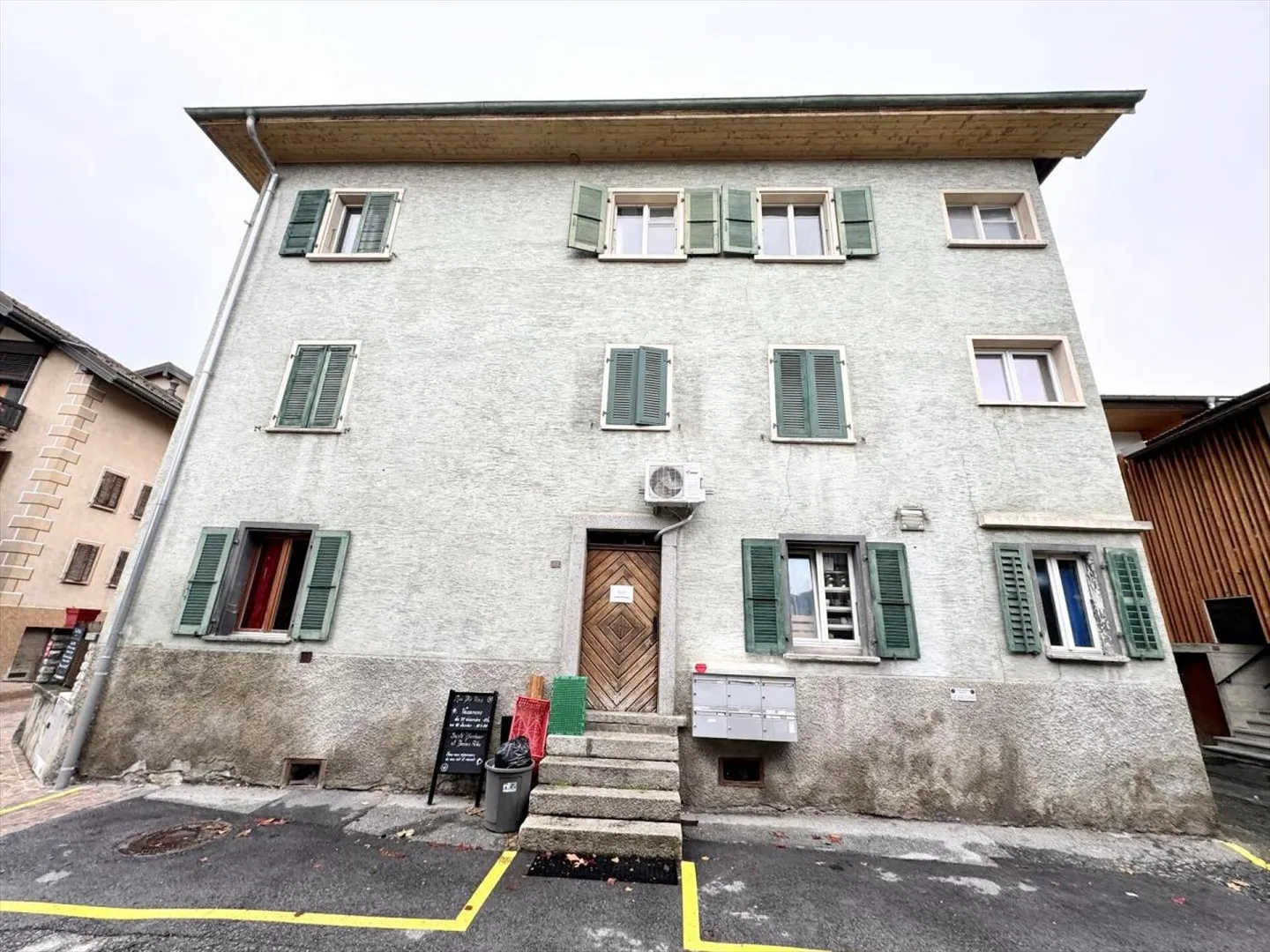 Mixed-Use Building in Bramois - Photo 5 of 5