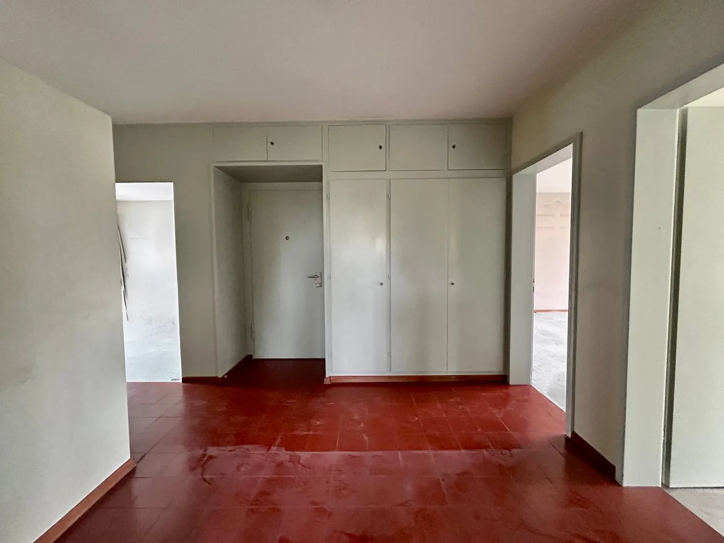 Appartement spacieux de 5 pièces avec balcon, belle vue et chambre supplémentaire au rez-de-chaussée (sous droits de construction) - Photo 4 sur 18