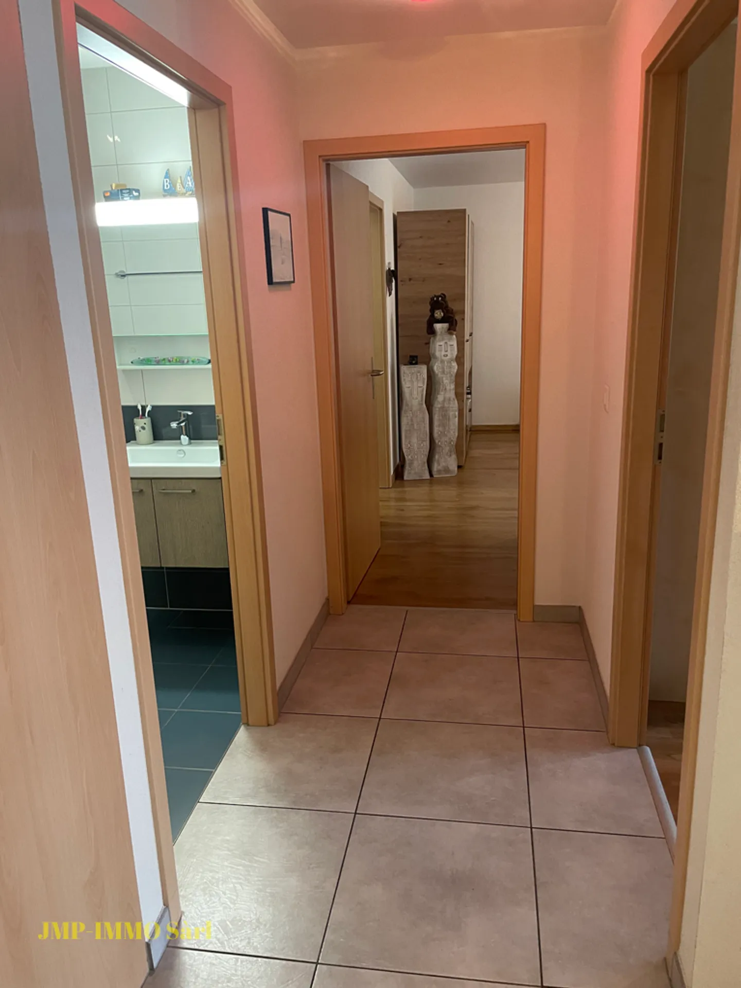Très bel appartement de 3.5 pièces avec terrasse et places de parc - Foto 7 di 19