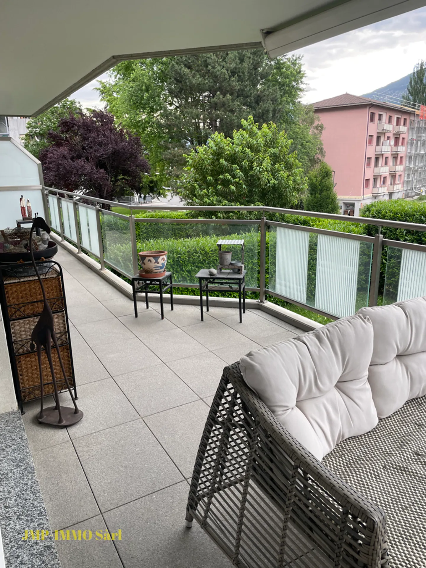 Très bel appartement de 3.5 pièces avec terrasse et places de parc - Foto 12 di 19