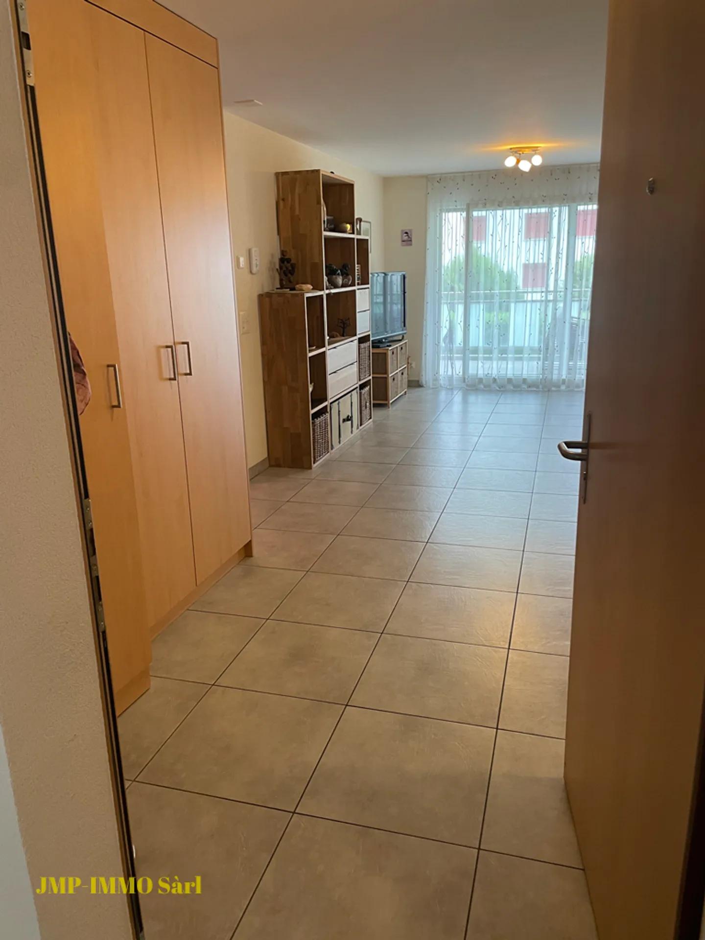 Très bel appartement de 3.5 pièces avec terrasse et places de parc - Foto 2 di 19