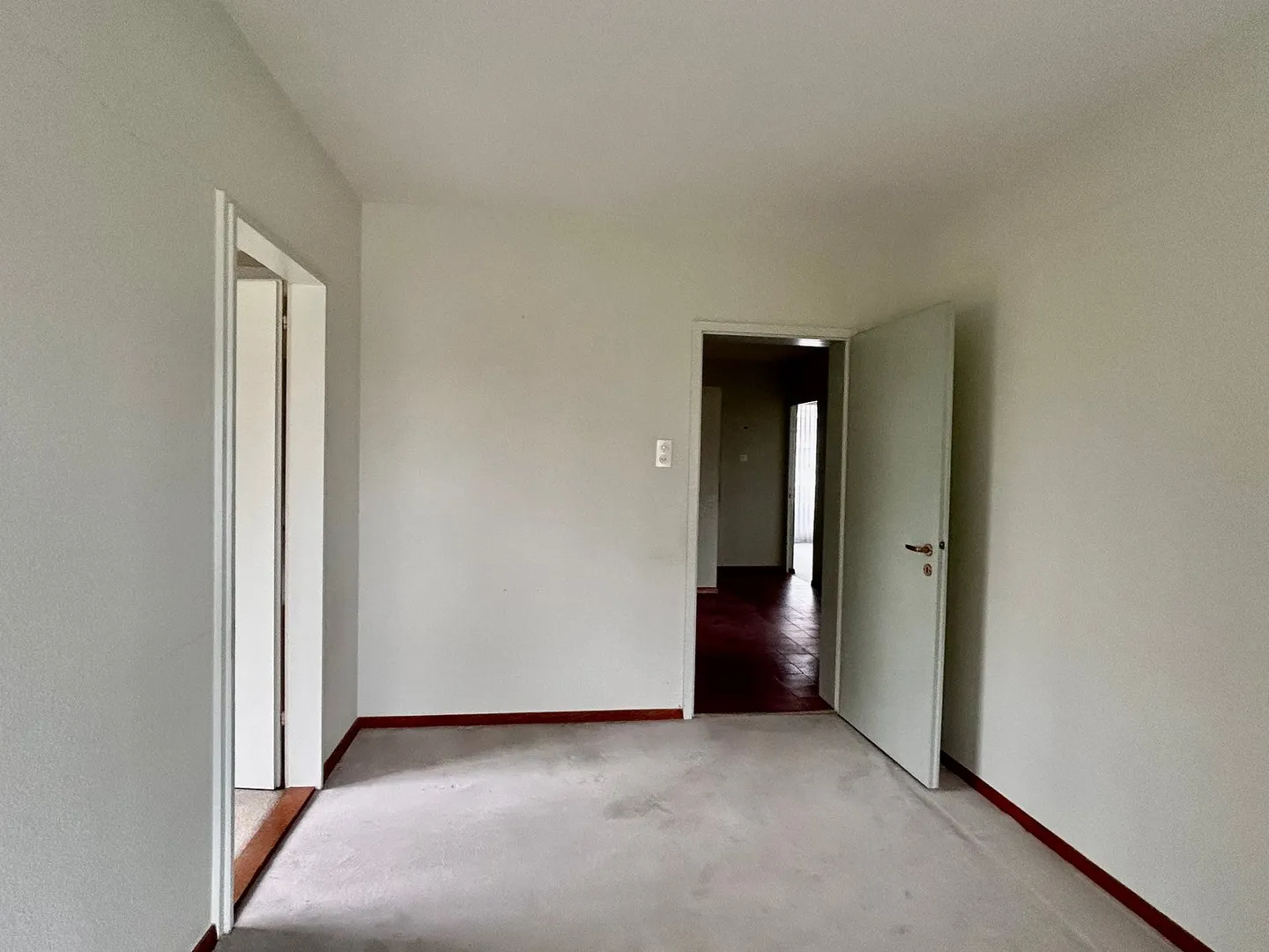 Appartement spacieux de 5 pièces avec balcon, belle vue et chambre supplémentaire au rez-de-chaussée (sous droits de construction) - Photo 13 sur 18