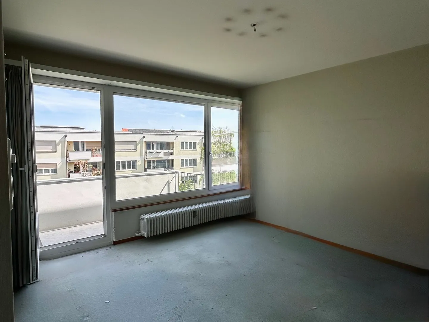 Appartement spacieux de 5 pièces avec balcon, belle vue et chambre supplémentaire au rez-de-chaussée (sous droits de construction) - Photo 14 sur 18
