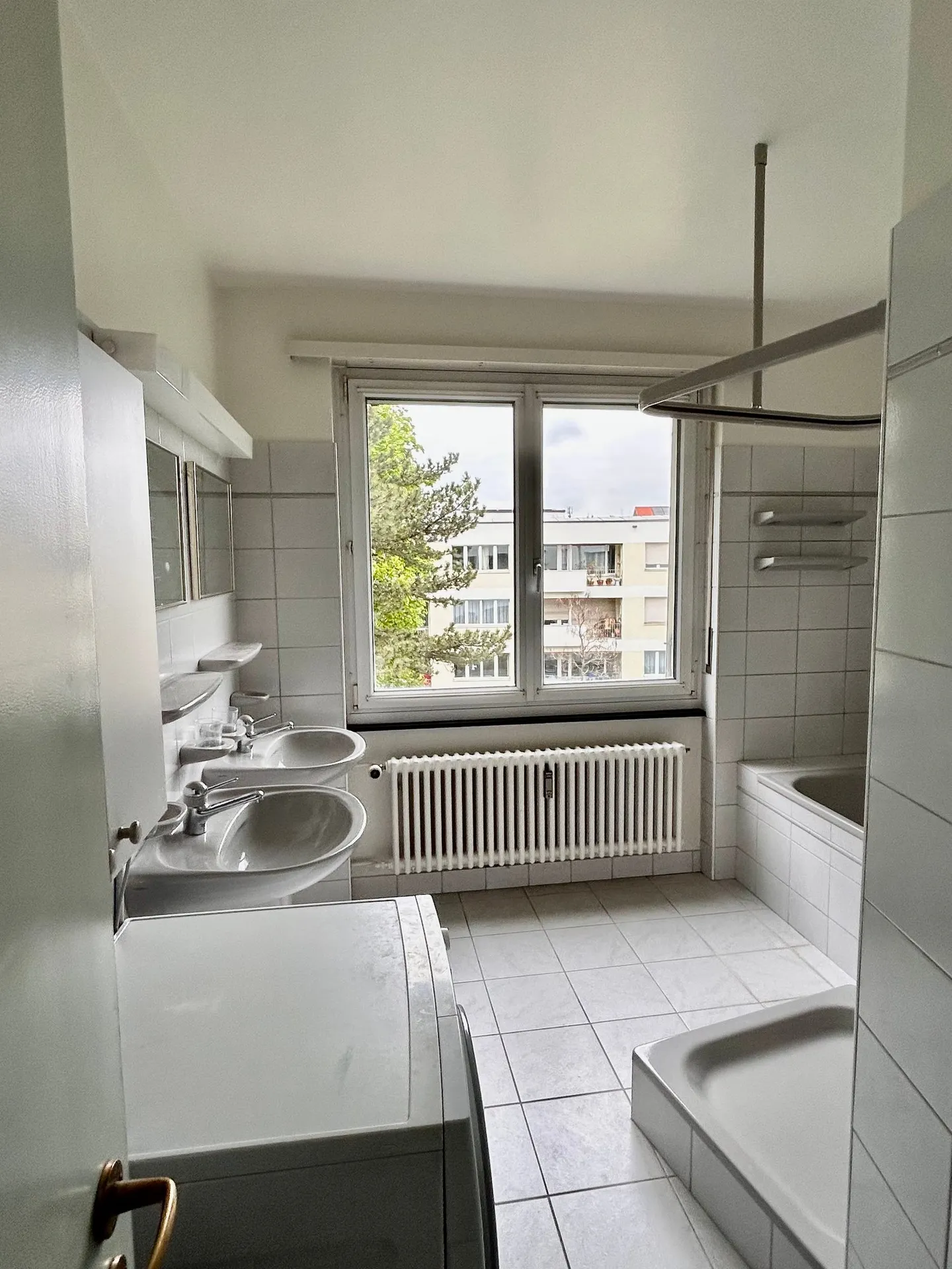 Appartement spacieux de 5 pièces avec balcon, belle vue et chambre supplémentaire au rez-de-chaussée (sous droits de construction) - Photo 17 sur 18