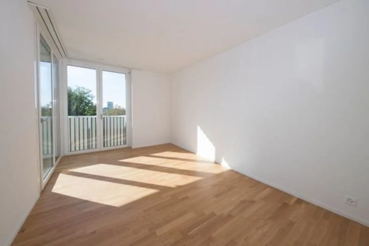 Light-flooded modern apartment with washing tower - Photo 3 of 8