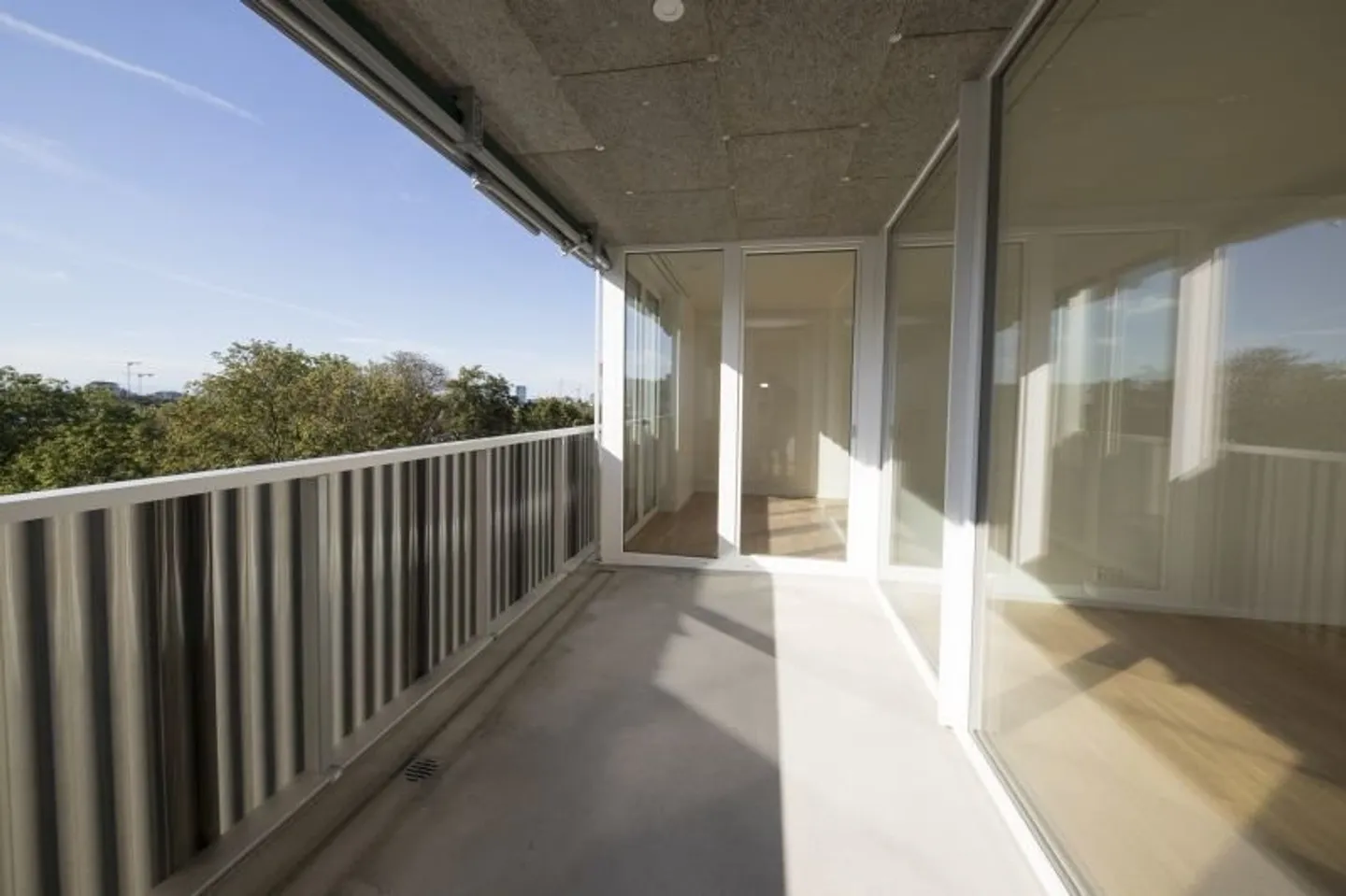 Light-flooded modern apartment with washing tower - Photo 7 of 8