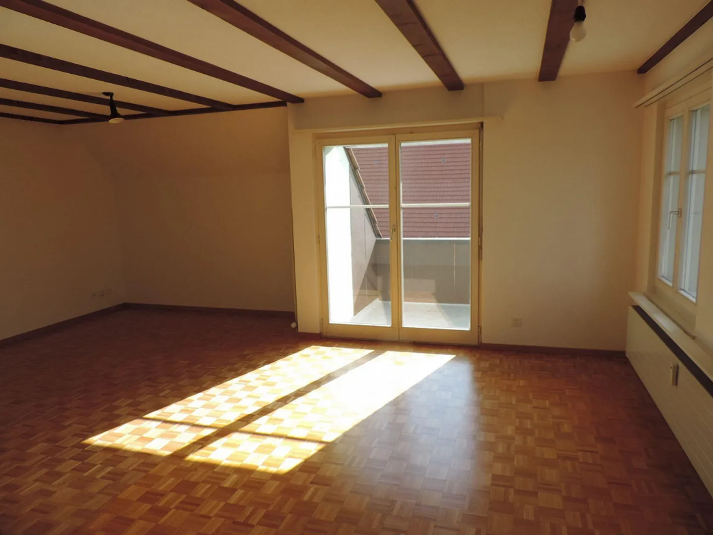 Ampio appartamento attico di 4,5 stanze - Foto 4 di 8