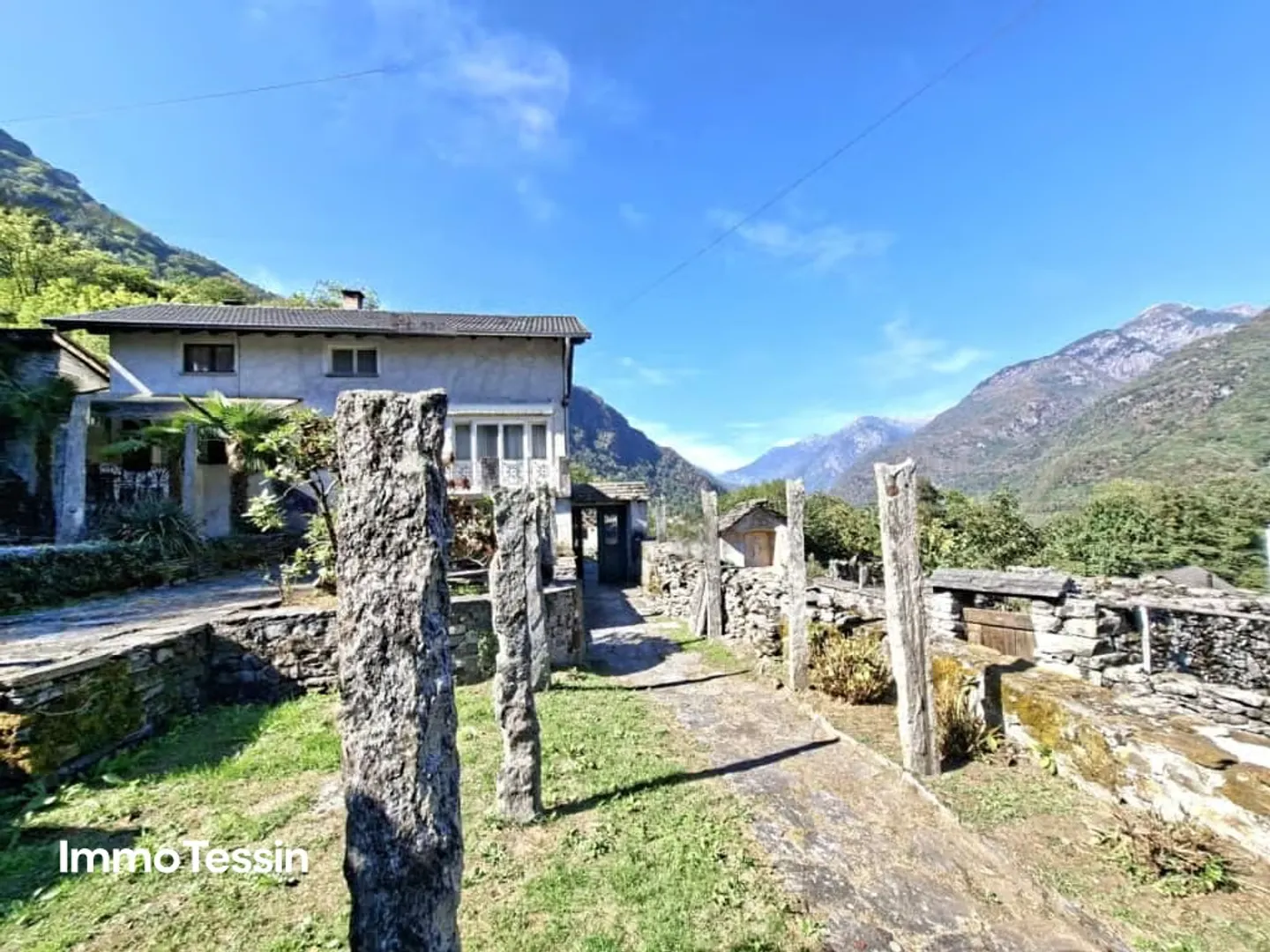 Maggiatal : Charmante et grande maison rustique avec jardin de rêve et vue panoramique sur le Maggiatal - Photo 1 sur 13