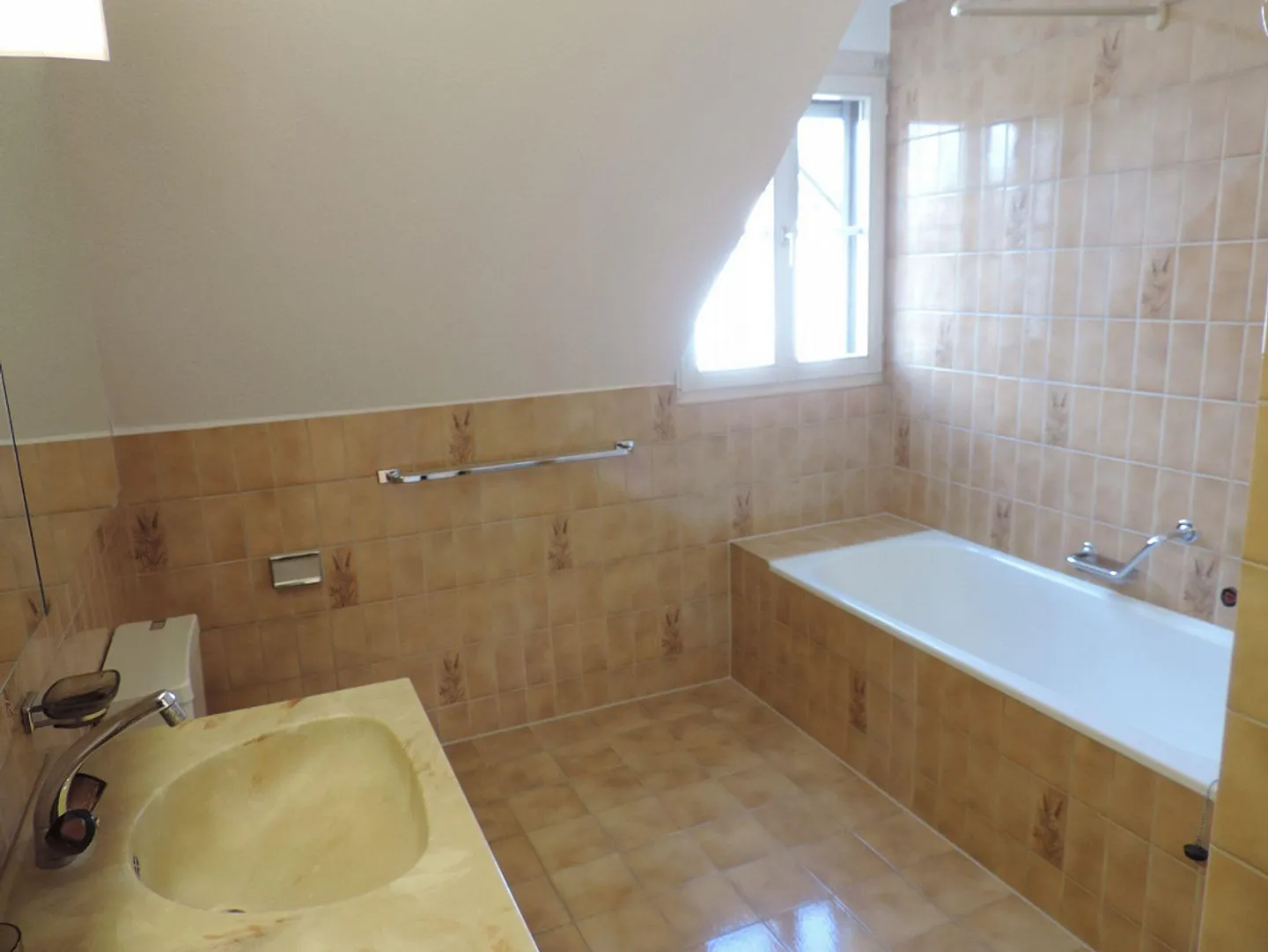 Ampio appartamento attico di 4,5 stanze - Foto 7 di 8