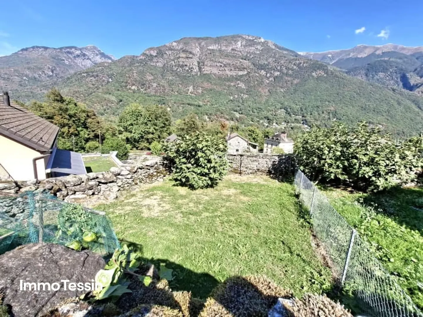 Maggiatal : Charmante et grande maison rustique avec jardin de rêve et vue panoramique sur le Maggiatal - Photo 4 sur 13