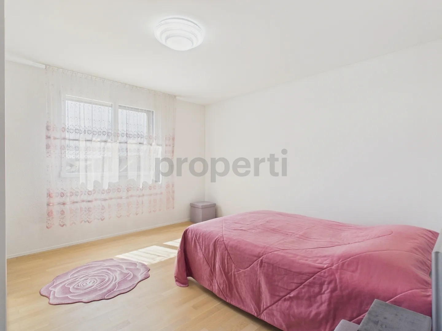 Ownership standard with panoramic windows: Spacious 74 m², underground parking space included and sunny balcony - Photo 5 of 11