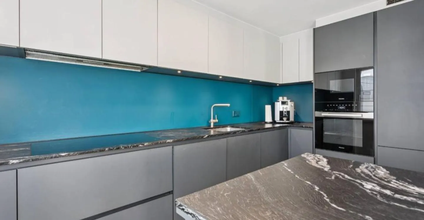 Magnificent renovated 4.5-room apartment - Photo 2 of 12