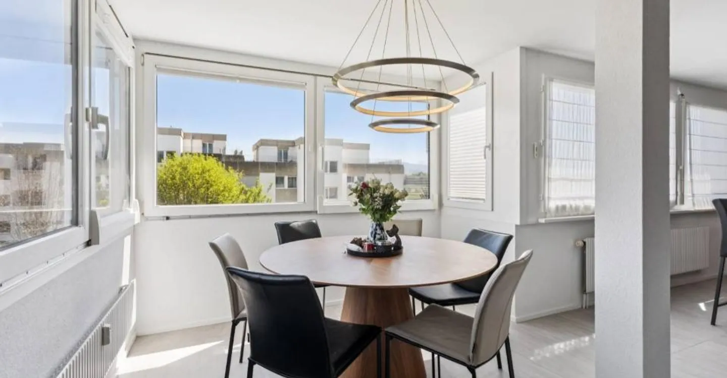 Magnificent renovated 4.5-room apartment - Photo 4 of 12