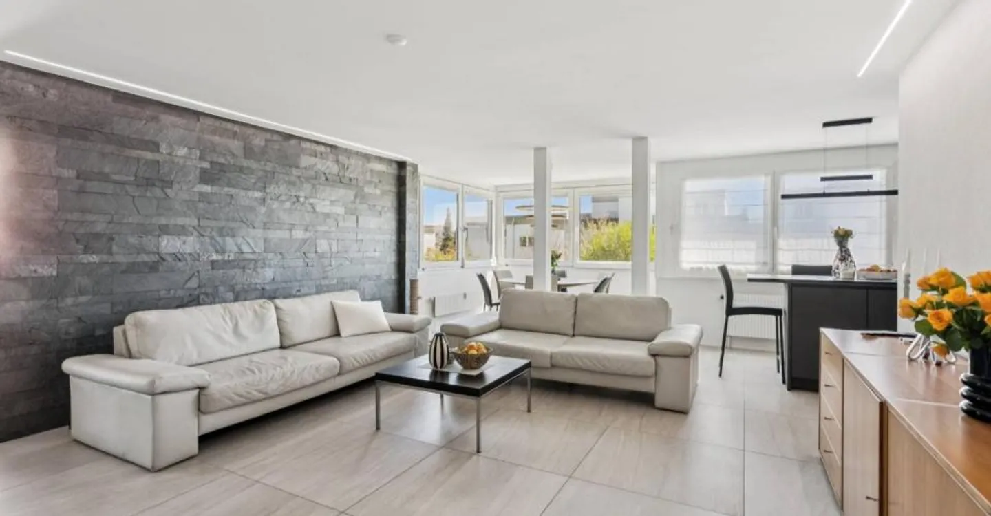 Magnificent renovated 4.5-room apartment - Photo 5 of 12