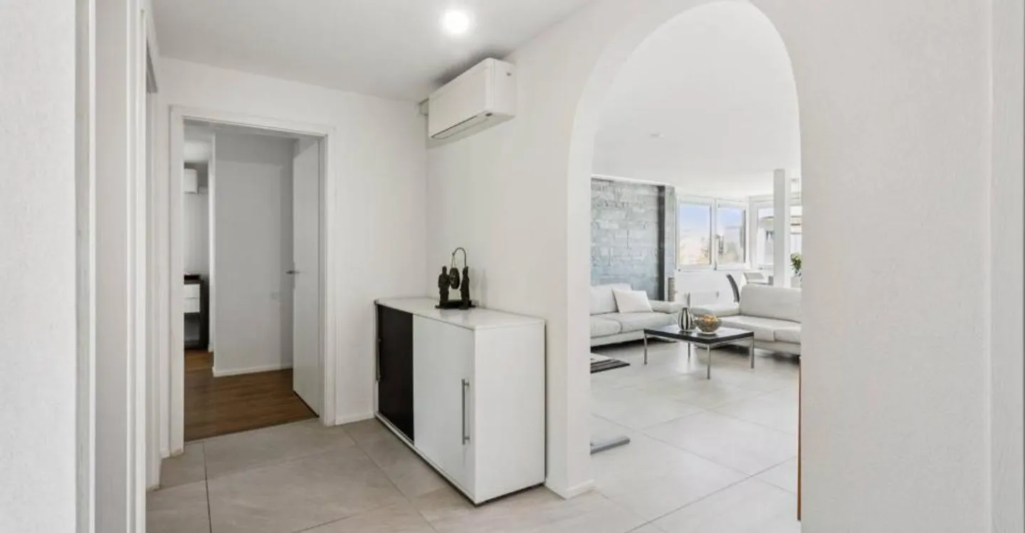 Magnificent renovated 4.5-room apartment - Photo 10 of 12