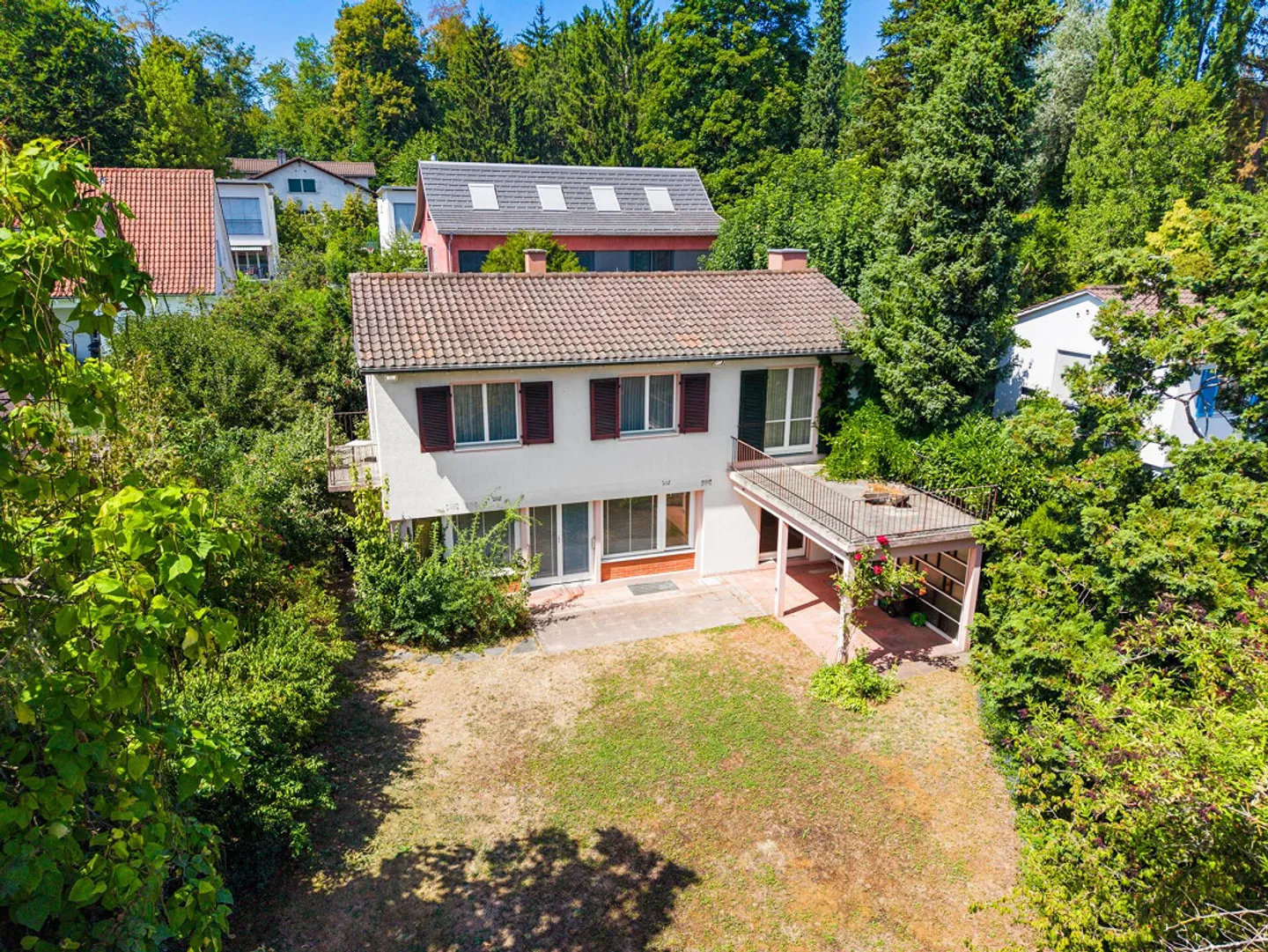 Detached single-family house with plenty of privacy and space for new ideas - Photo 1 of 8