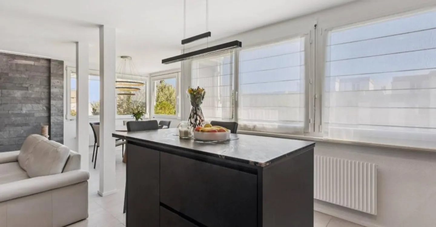 Magnificent renovated 4.5-room apartment - Photo 11 of 12