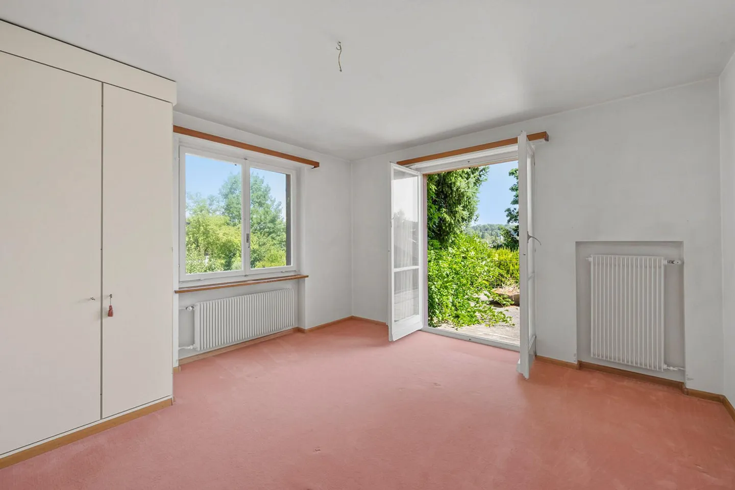 Detached single-family house with plenty of privacy and space for new ideas - Photo 3 of 8