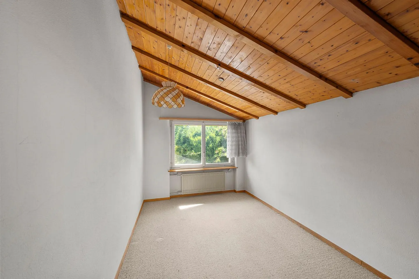 Detached single-family house with plenty of privacy and space for new ideas - Photo 6 of 8