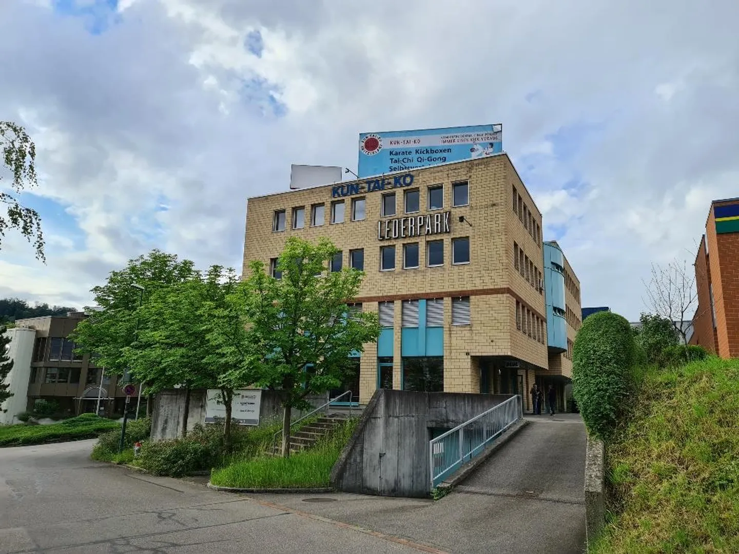 Locaux commerciaux lumineux - Photo 1 sur 6