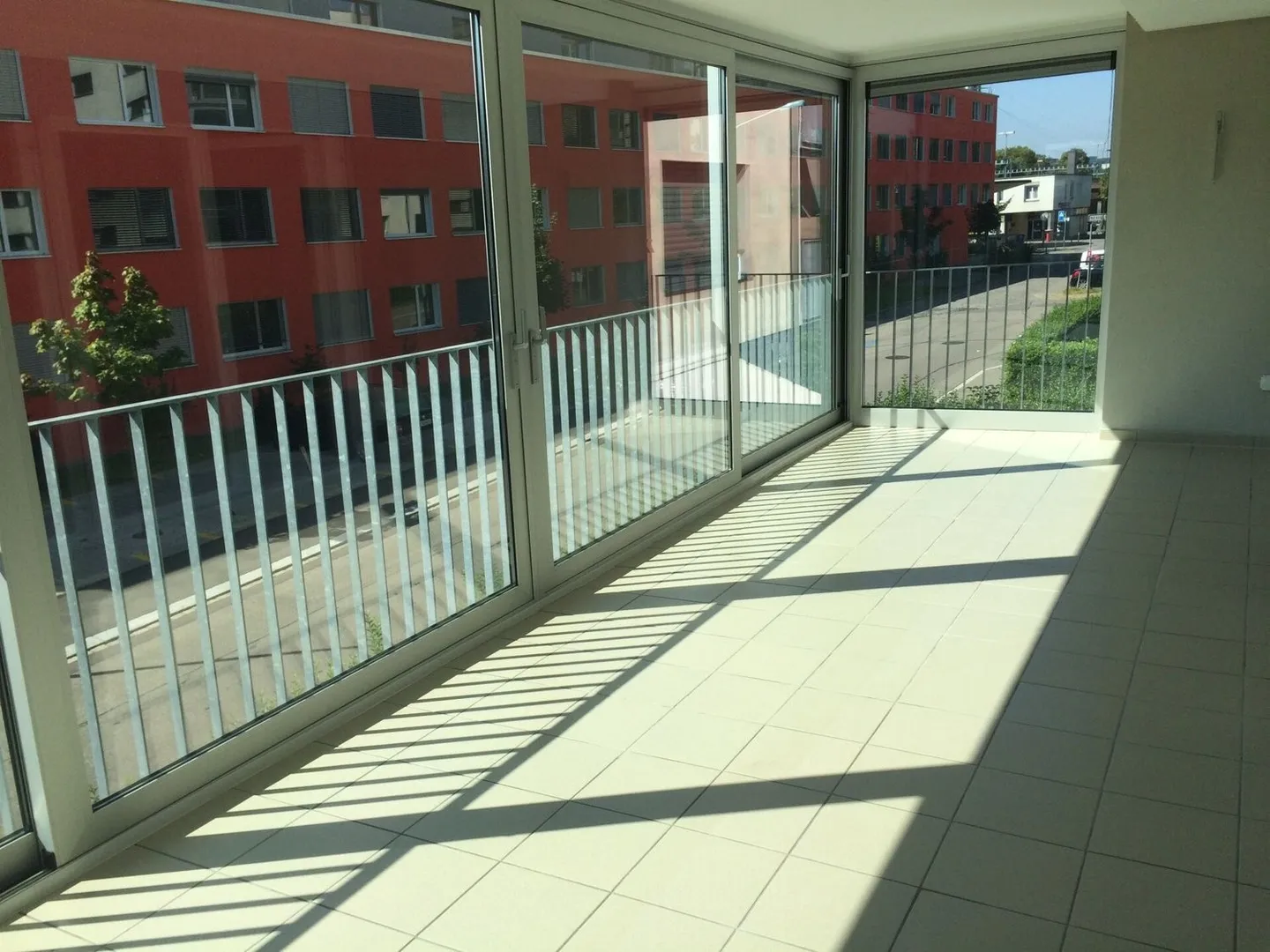 Helle Wohnung mit Wintergarten - Foto 2 von 12