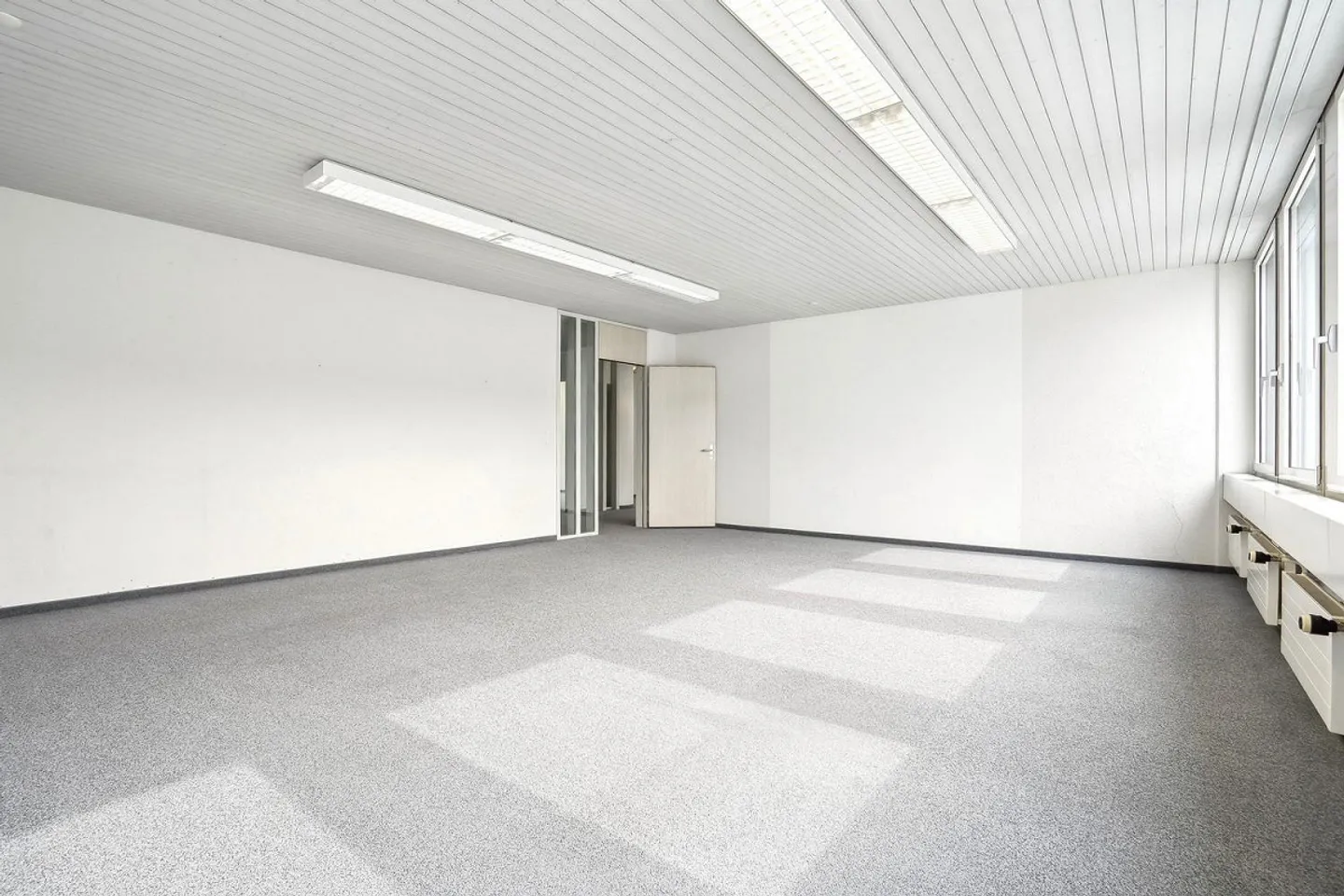 Ampio spazio per la tua visione Ufficio/Spazio commerciale vicino all'aeroporto di Zurigo - Foto 4 di 11