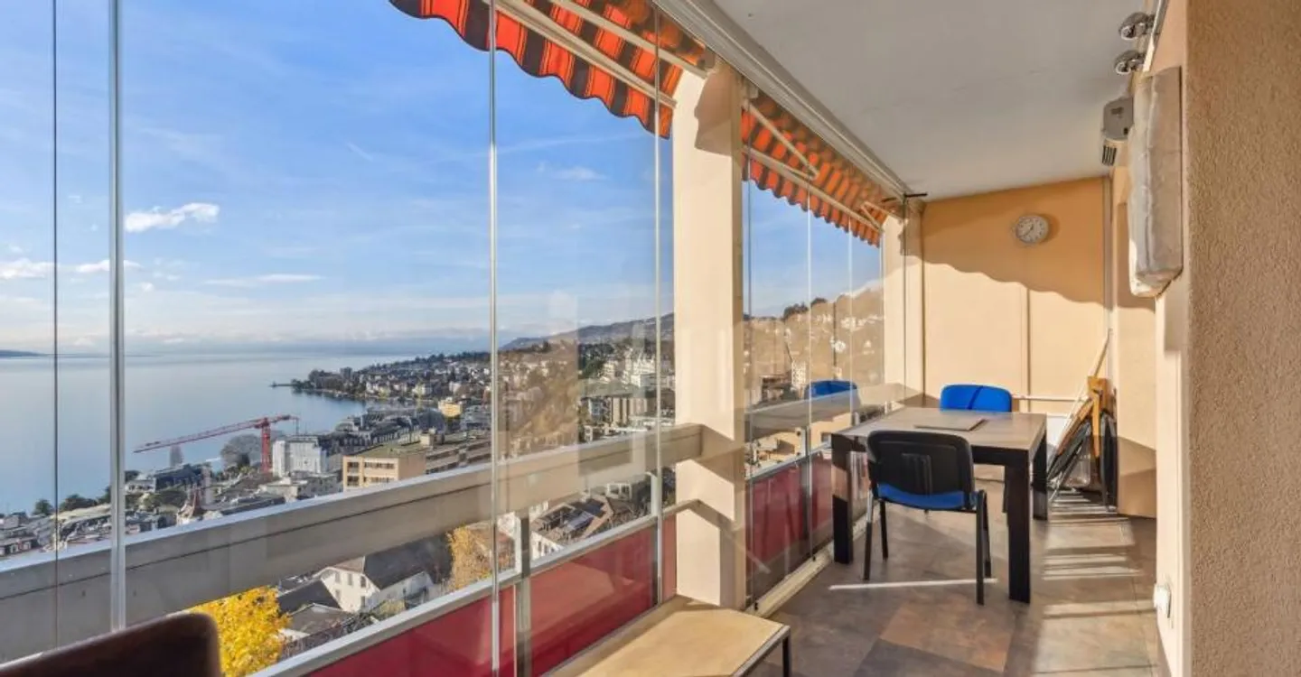 Appartement à rénover avec vue sur le lac - Photo 3 sur 12