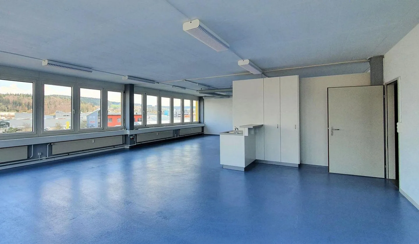 LIGHT-FLOODED OFFICE/COMMERCIAL SPACE (129 m²) on Industriestrasse - Photo 1 of 4