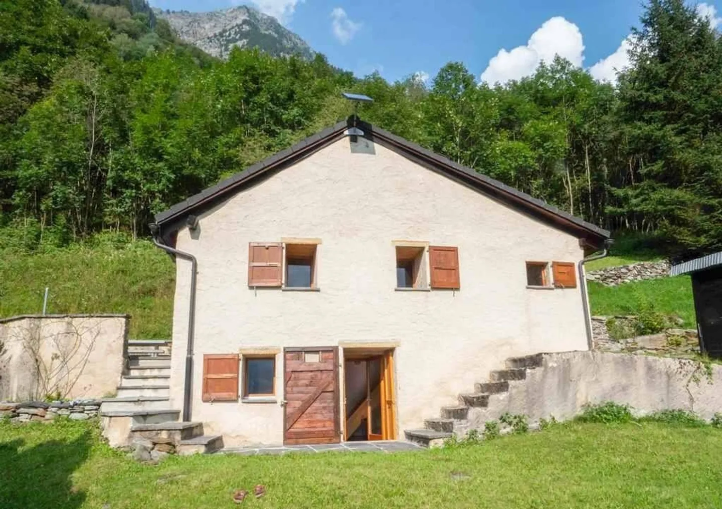 Chalet Charmant en Emplacement Ensoleillé - Photo 1 sur 31