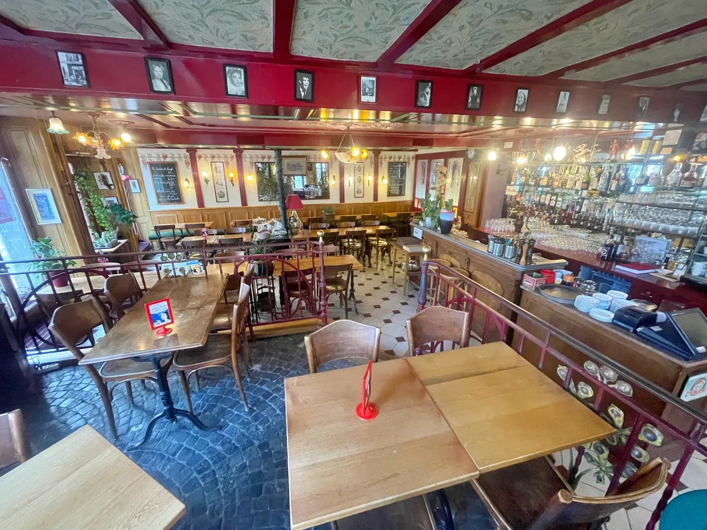 Commerce - Photo 1 of 13