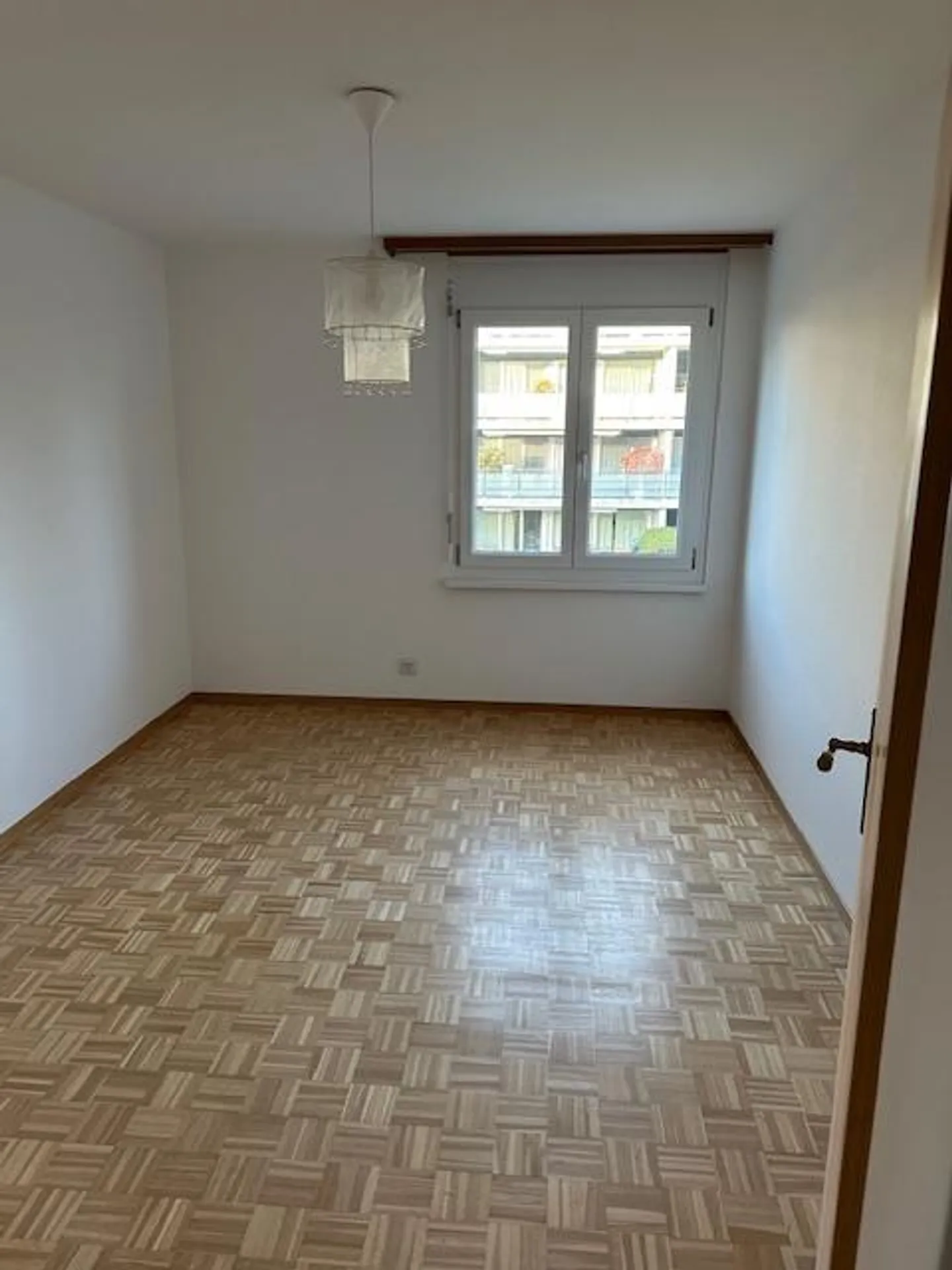 Appartamento 4½ locali al 1° piano in una vivace zona commerciale - Foto 3 di 7