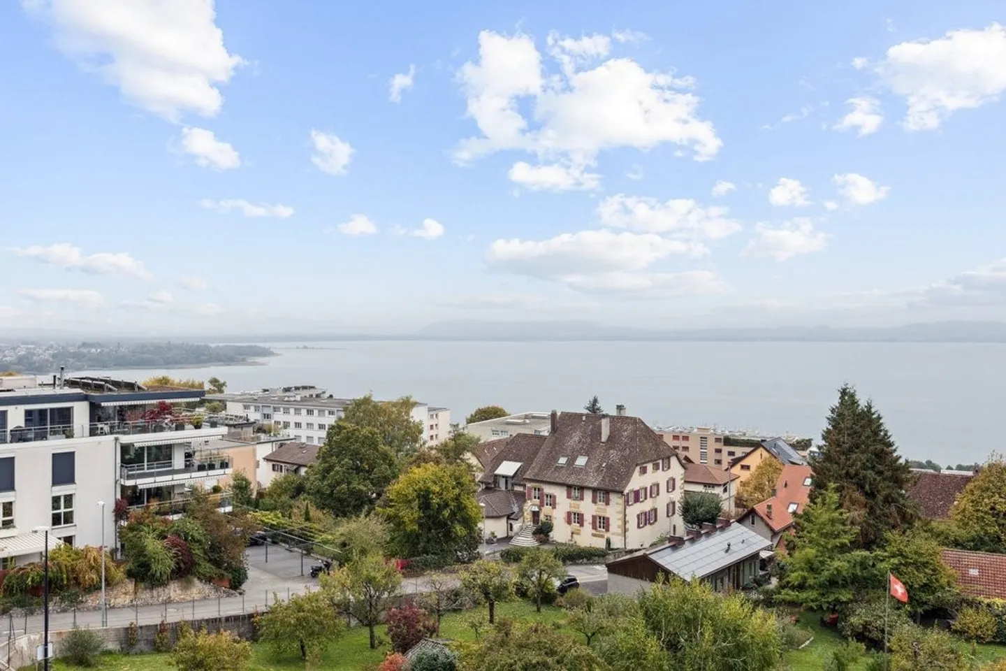 Monolocale in affitto con vista lago - grande balcone - Foto 11 di 11