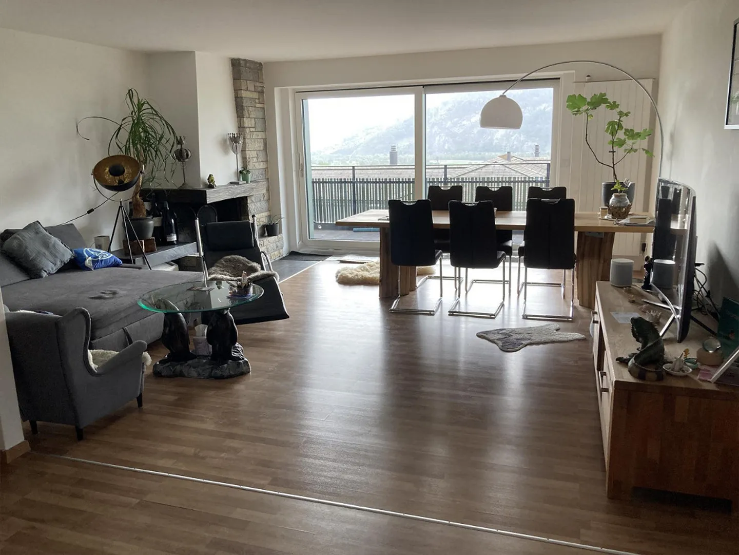 helle 4.5 Zimmerwohnung mit Balkon in Jenins - Photo 1 sur 11
