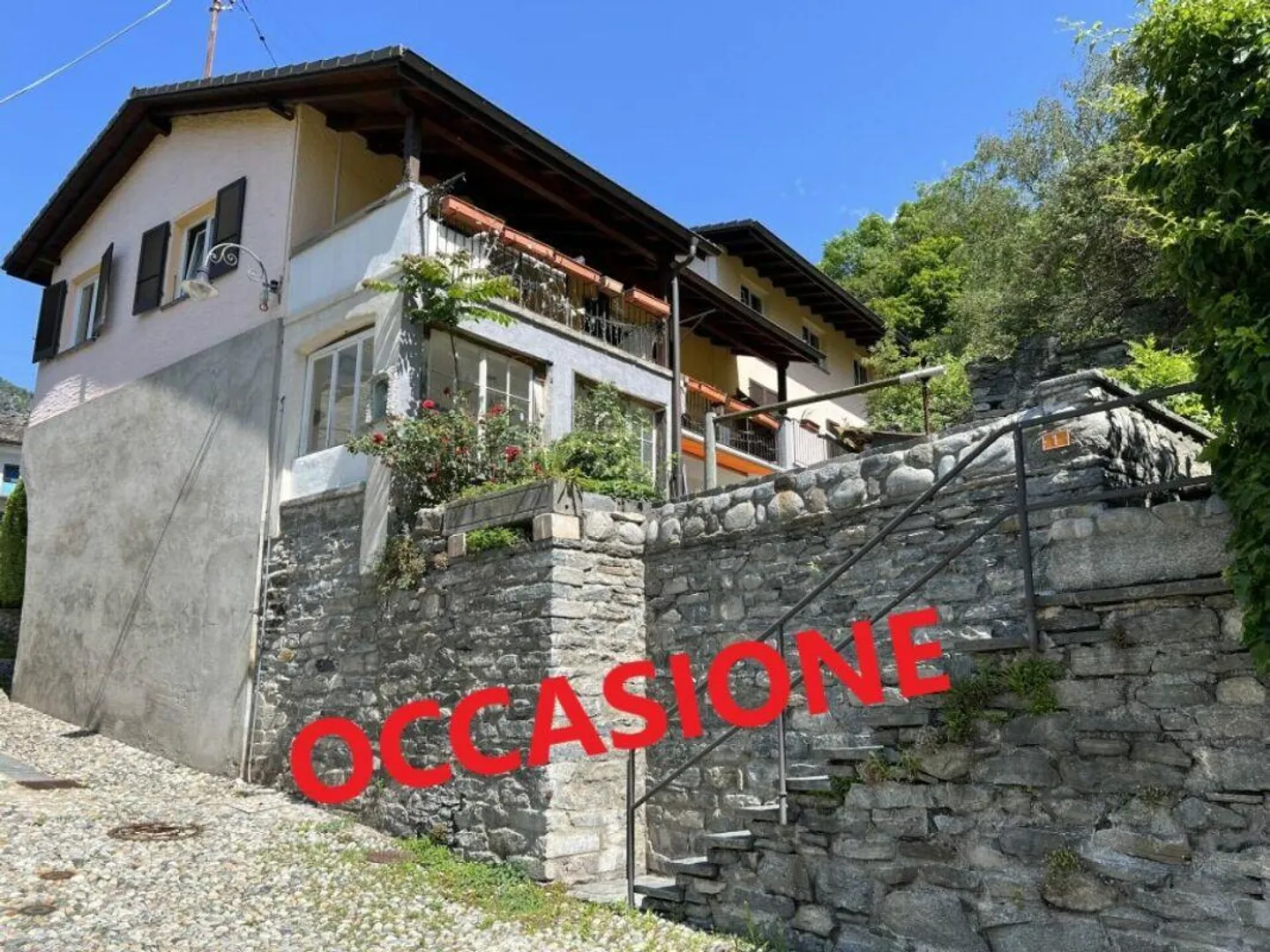 Complexe résidentiel avec maison de 5,5 pièces + appartement de 3,5 et 2,5 pièces - Photo 1 sur 30