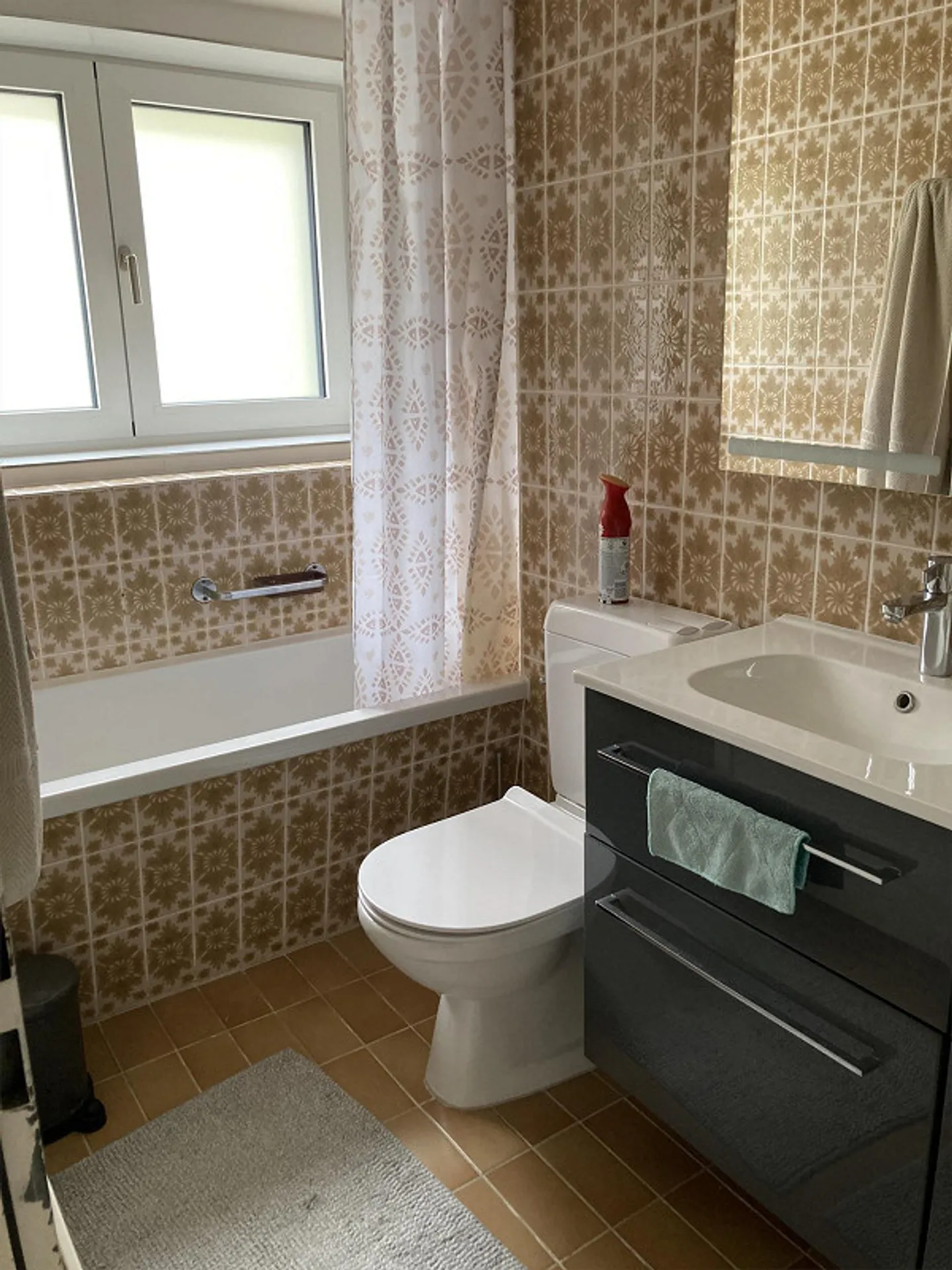 helle 4.5 Zimmerwohnung mit Balkon in Jenins - Photo 8 sur 11