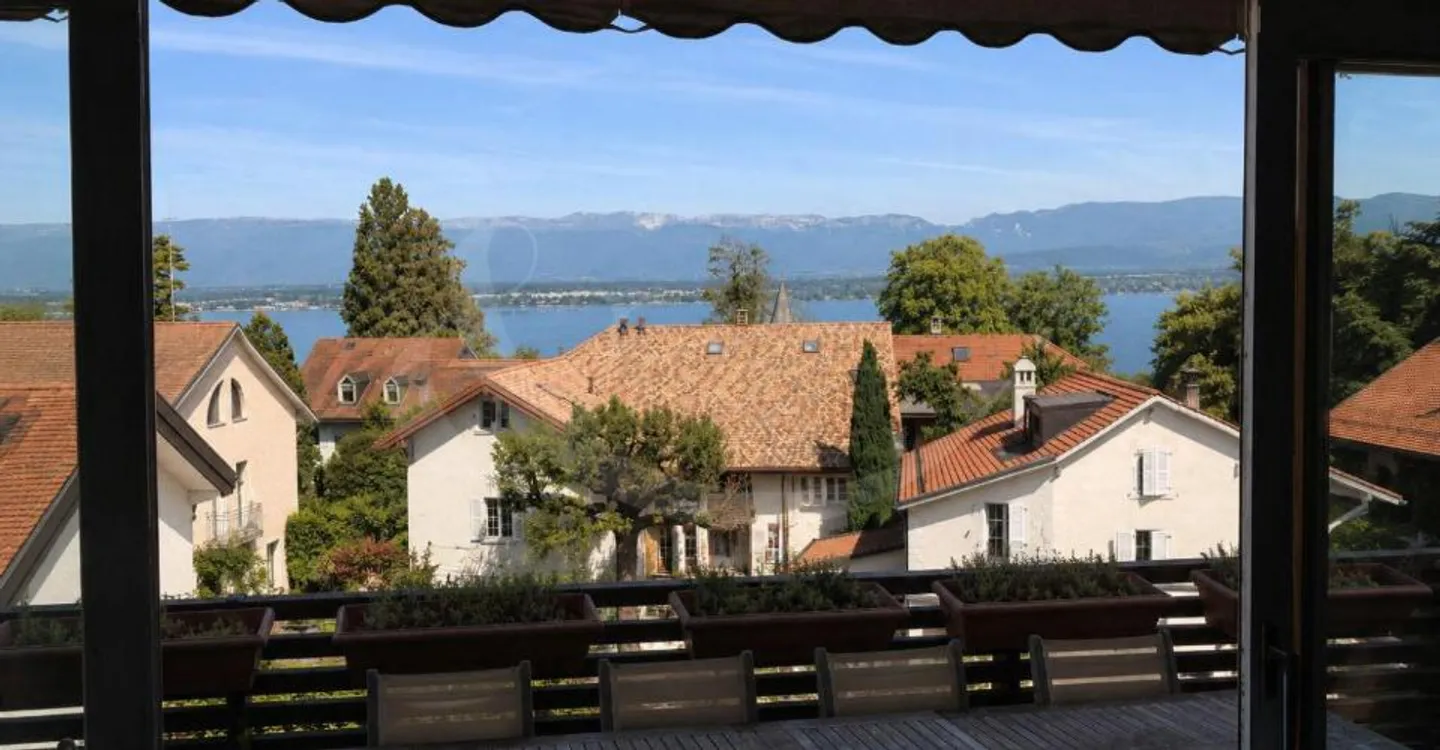 Anières village, Un attico raro con vista sul Lago - Foto 1 di 10