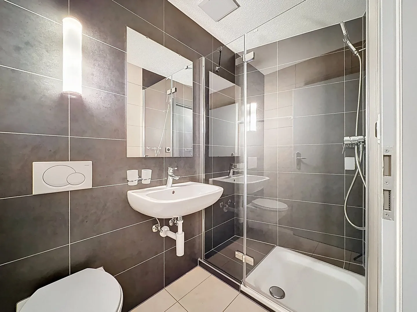 Das perfekte Gleichgewicht zwischen Komfort, Natur und Moderne in Saint-Blaise - Villa mit 5,5 Zimmern - Photo 11 sur 14