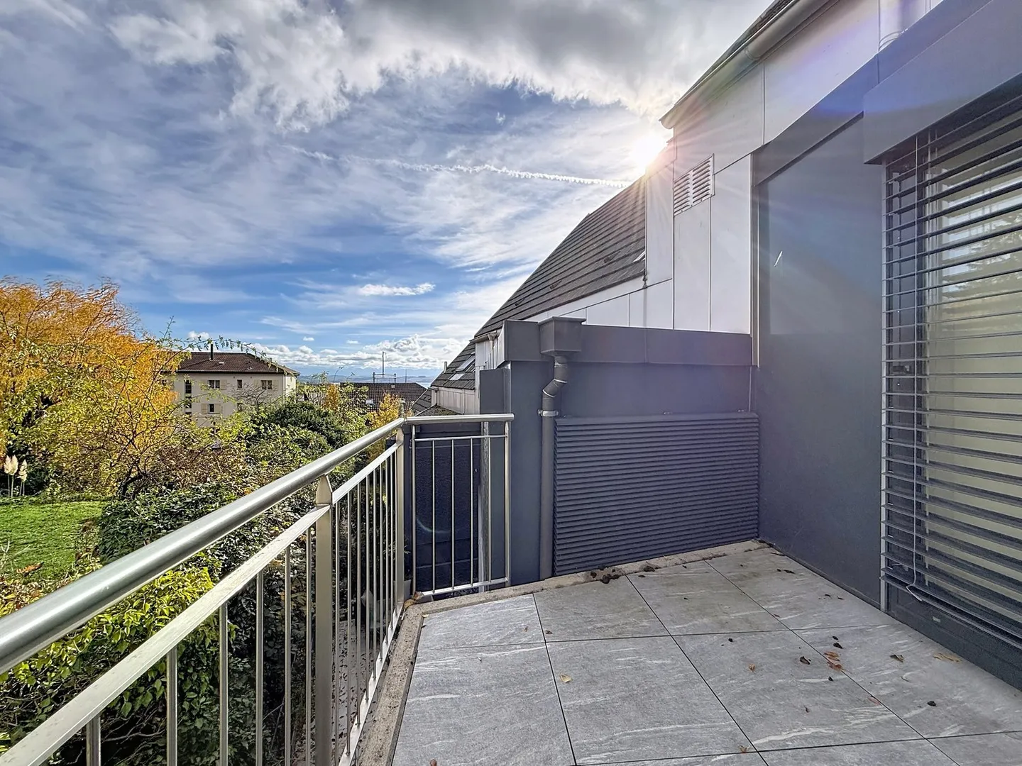 Das perfekte Gleichgewicht zwischen Komfort, Natur und Moderne in Saint-Blaise - Villa mit 5,5 Zimmern - Photo 13 sur 14