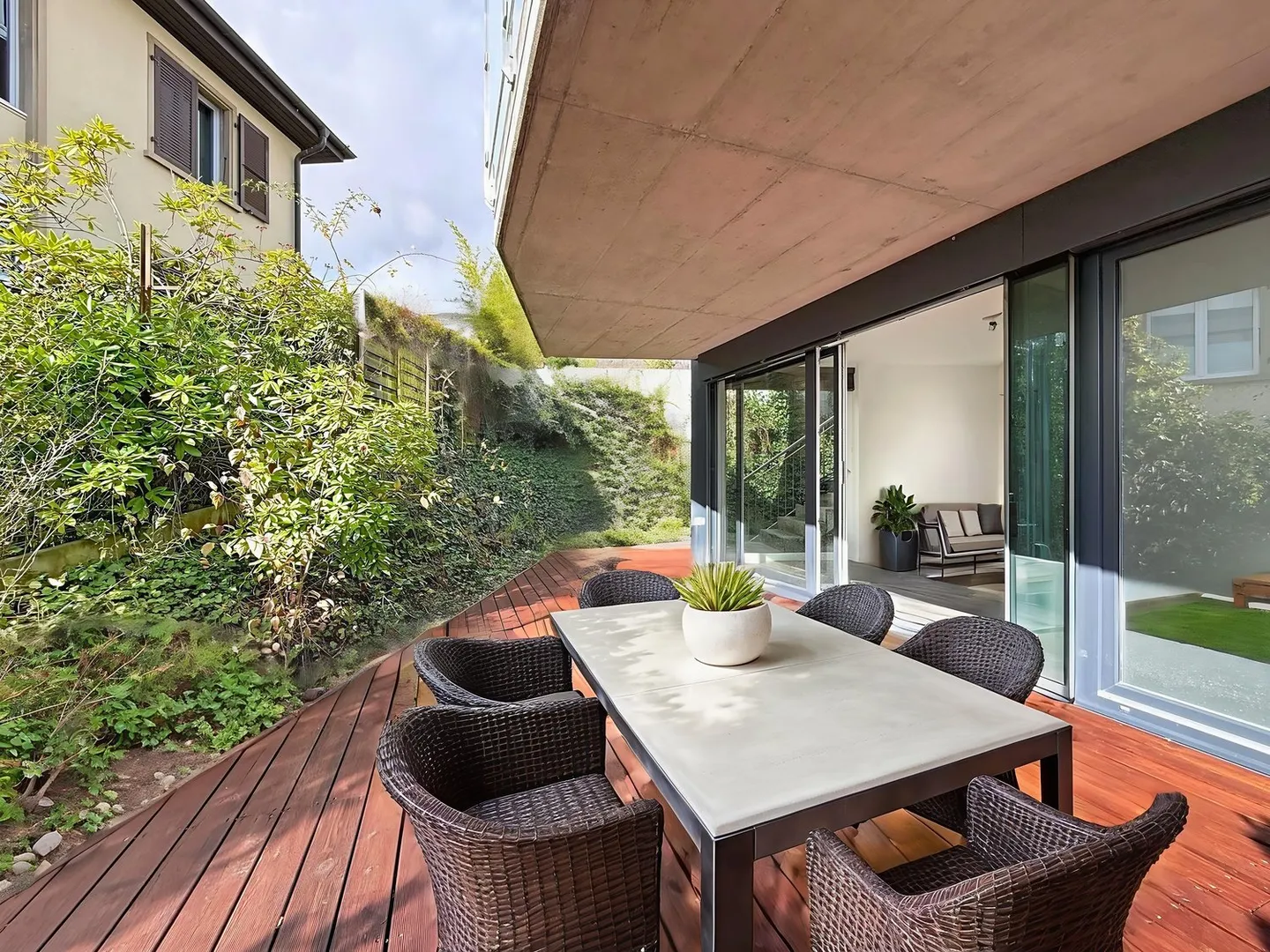 Das perfekte Gleichgewicht zwischen Komfort, Natur und Moderne in Saint-Blaise - Villa mit 5,5 Zimmern - Photo 14 sur 14