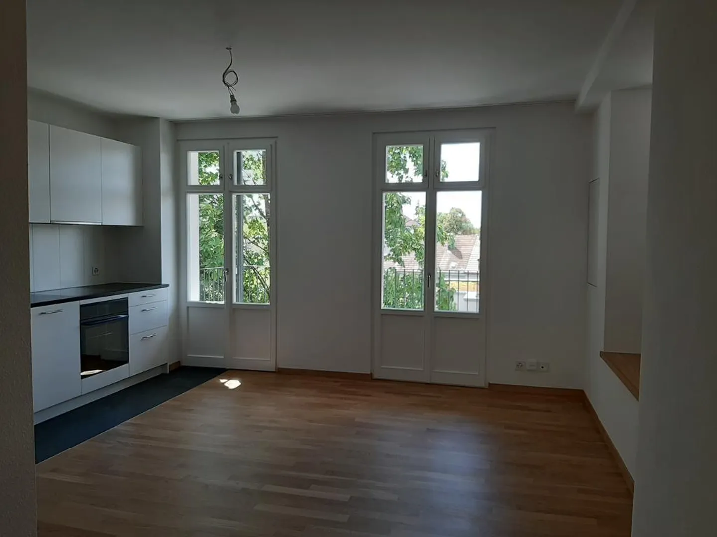 2.5-room apartment in a prime location - Photo 4 of 8