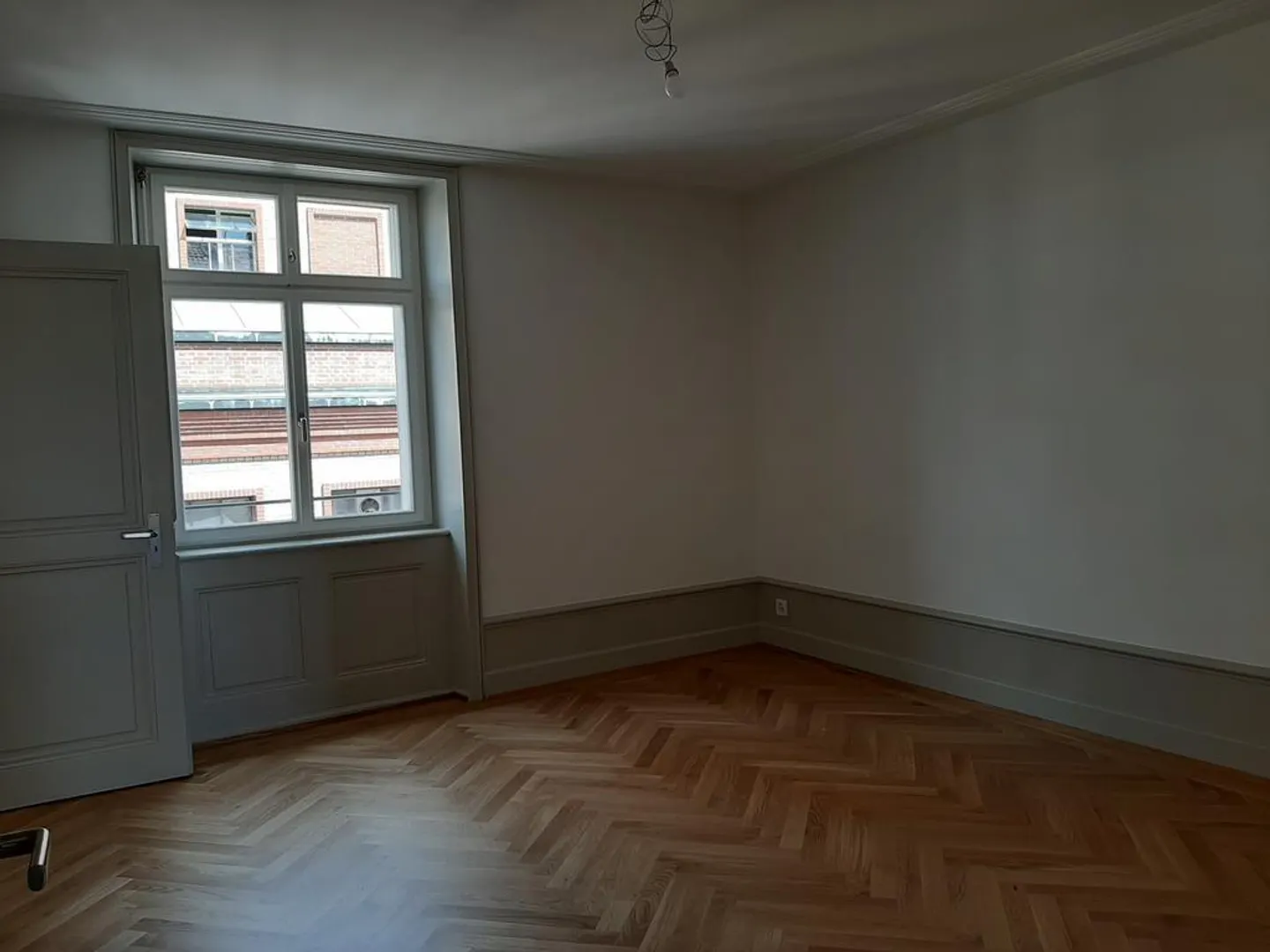 2.5-room apartment in a prime location - Photo 5 of 8