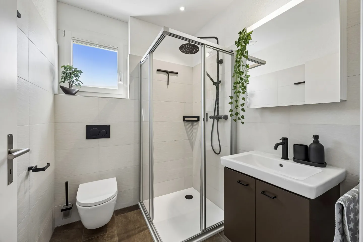 Maison de terrasse spacieuse de 5,5 pièces avec ensoleillement optimal, vue panoramique, espace extérieur vitré et coin jardin - Photo 12 sur 14